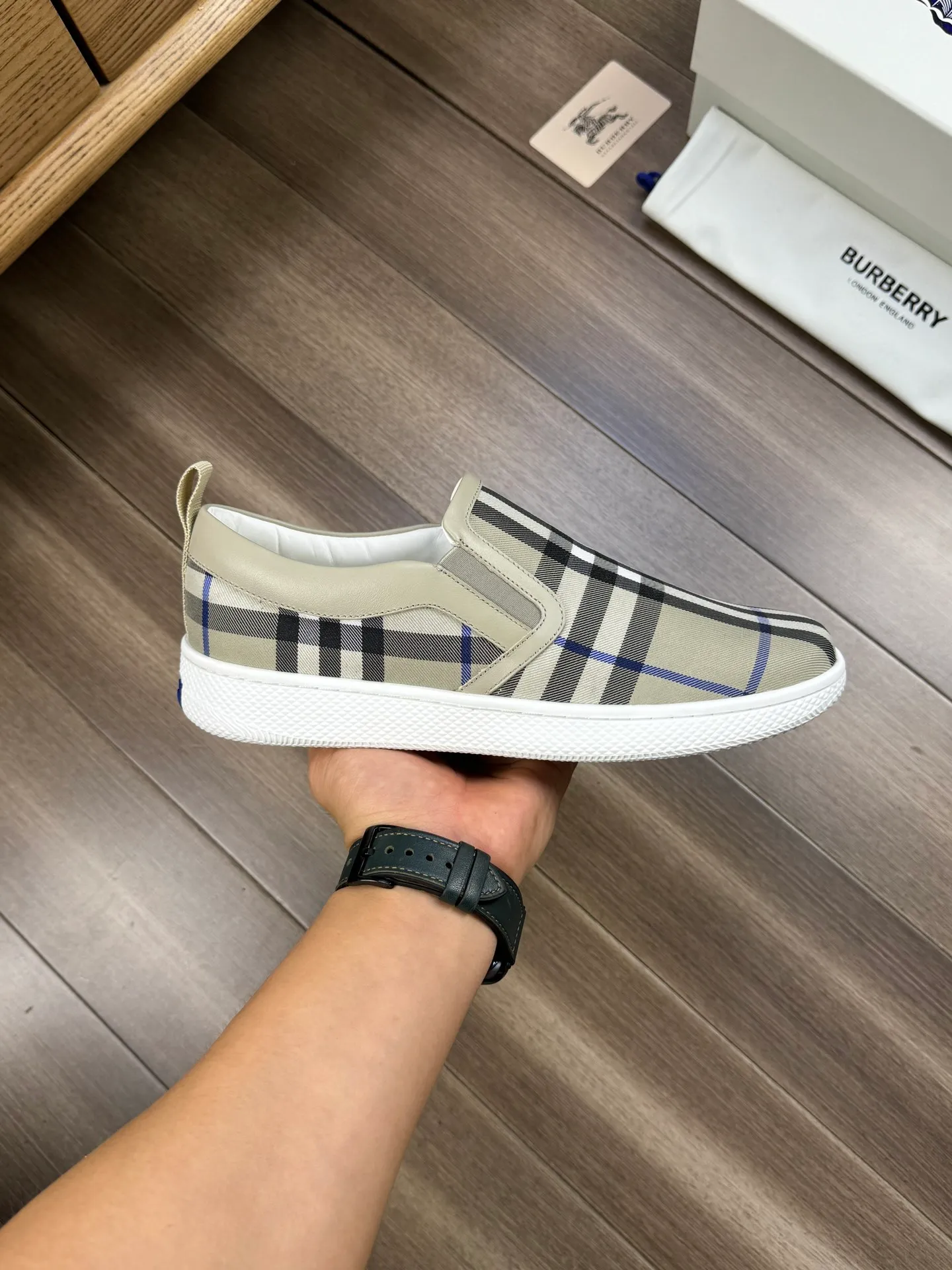[BURBERRY] Burberry P360💰 - Original order 🔍🔍🔍 - Upper: imported 🔝 brand totem cloth, heel brand webbing decoration - Lining: water-dyed cowhide - Outsole: ultra-light rubber; two-color molded outsole - Super high quality control, fine workmanship: highlighted (high-end, extravagance, grade) -Size: 38-44 (Male 45, can be customized)